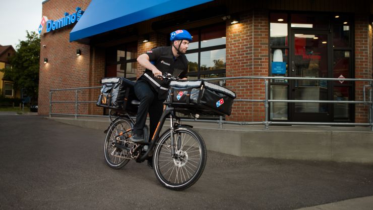 多米诺通过电动自行车拥抱交付 追随GrubHub和UberEats的脚步