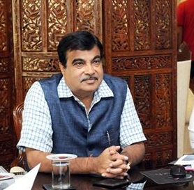 借助月底的车辆报告的内阁注意事项：Nitin Gadkari.