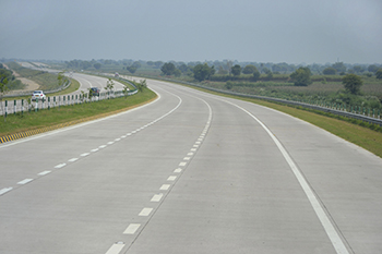 总裁奖励高速公路的项目值得至少卢比。60,000亿卢比